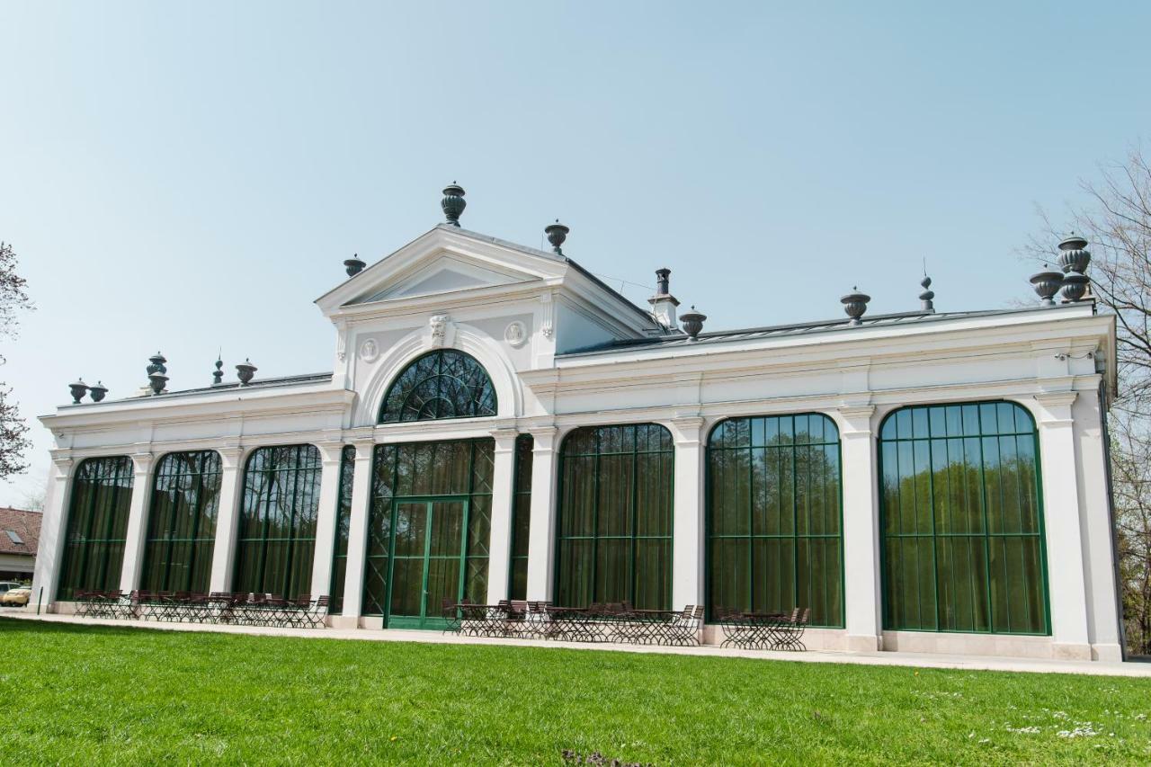 Hotel Kristály Imperial Tata Exterior foto